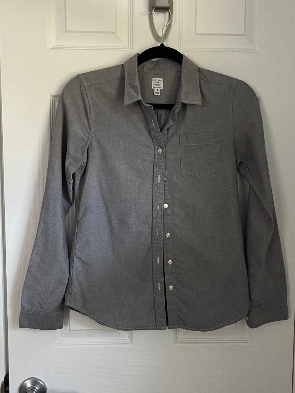 Women’s Uni Qlo Oxford Shirt Small
